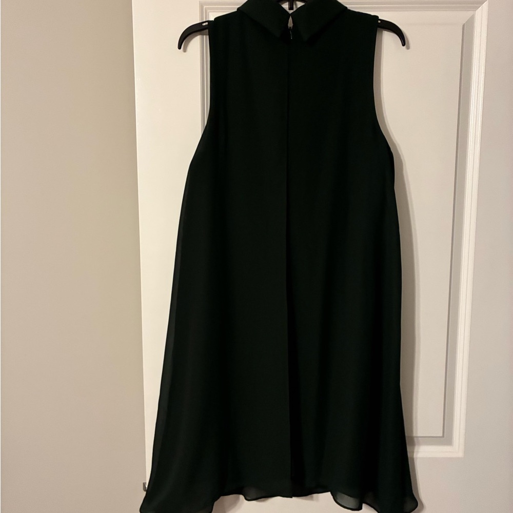 Classic Sleeveless dark green Dress with Collar
